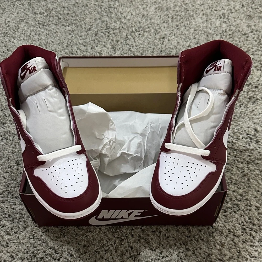 Nike Jordan 1 Retro - Picture 1 of 5